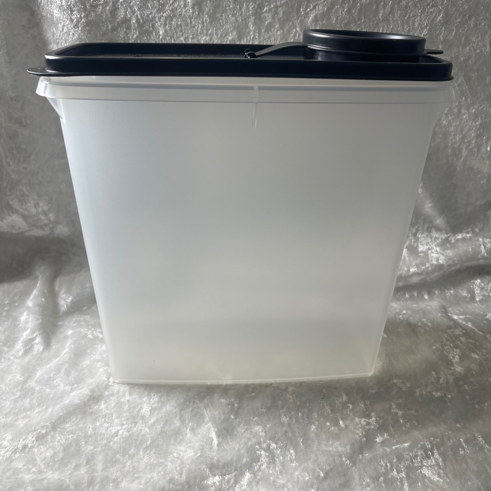 Cereal container